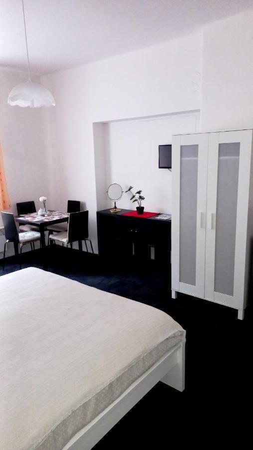 Apartmany Karlstejn ภายนอก รูปภาพ