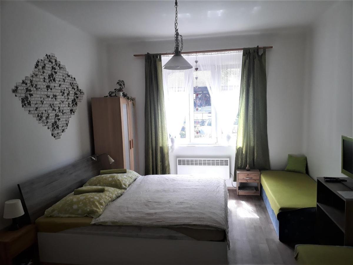 Apartmany Karlstejn ภายนอก รูปภาพ