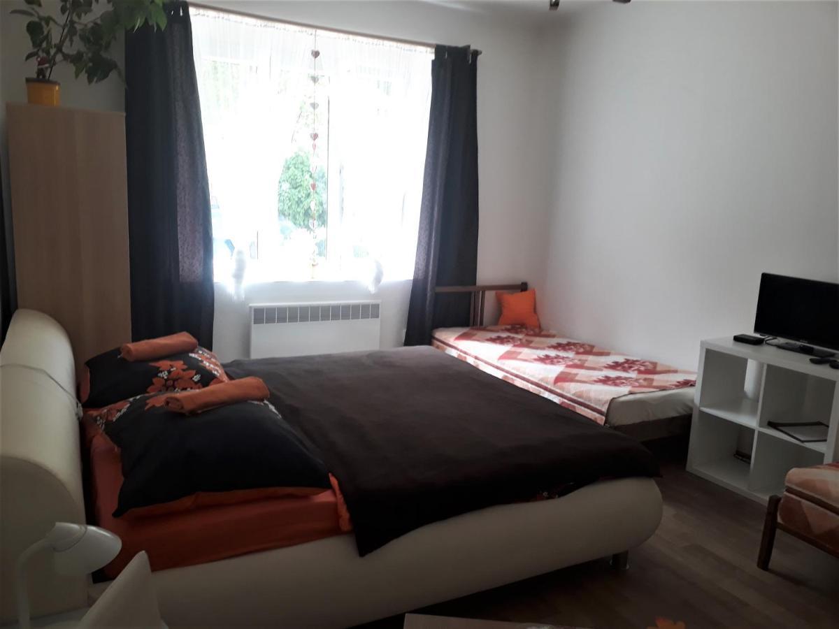 Apartmany Karlstejn ภายนอก รูปภาพ