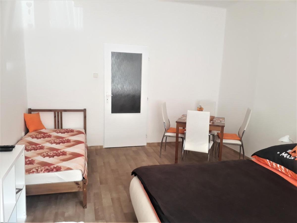 Apartmany Karlstejn ภายนอก รูปภาพ